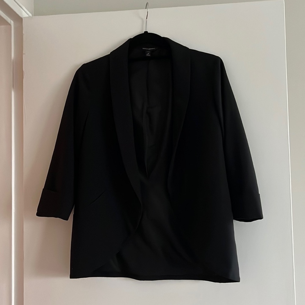 New blazer from Banana Republic. Size 2P. Never worn.